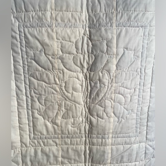 Vintage Hand stitched Quilt 92” x 94” Queen with matching Pillow Shams - Picture 9 of 9